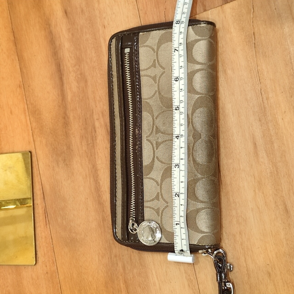 Coach Brown Classic signature Monogram wallet Wristlet CALLOUTS - Picture 14 of 15